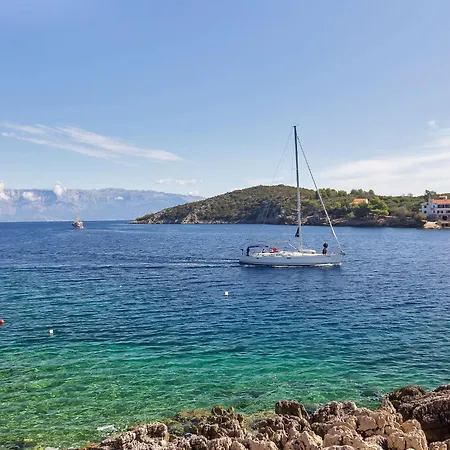 Rubin-2 By Interhome Appartement Zastražišće