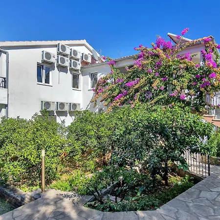 Rubin-2 By Interhome Zastražišće